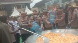 POLRES SUMEDANG GELAR MASAK BESAR BERSAMA Bobon Santoso, RAIH 3 REKOR MURI DAN BAGIKAN 4.050 CUP KOLAK UBI CILEMBU