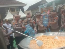 POLRES SUMEDANG GELAR MASAK BESAR BERSAMA Bobon Santoso, RAIH 3 REKOR MURI DAN BAGIKAN 4.050 CUP KOLAK UBI CILEMBU