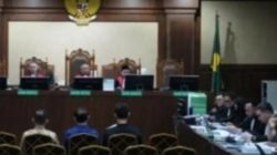 Korupsi Pertamina Rp193,7 T : Mahasiswa Hukum Serahkan Amicus Curiae ke PN Jakarta Pusat