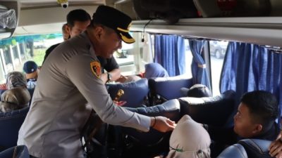 Polres Pelabuhan Tanjung Priok, Cek Urine, Kesehatan Terhadap Sopir  Mudik Gratis KB-SI.P Bersama Pelindo