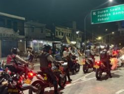 Patroli Brimob Metro Jaya Sisir Kawasan Bassura – BKT Saat Sahur Terakhir dibulan Ramadan