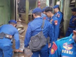 Ditpolairud Polda Metro Jaya Bersama Satgas Bang Jasri Bersihkan Permukiman Terdampak Banjir di Kebon Pala