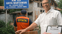 Rully Ketua RW 09 Griya Wartawan Laporkan Persoalan Renovasi Rumah Warga ke Kecamatan Jatinegara