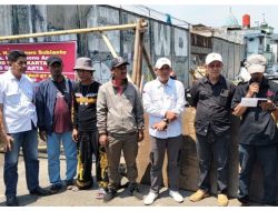 Tuntut Ganti Rugi Lahan, Ahli Waris Saanah Blokir Jalan Kapuk Pulo Hingga Ada Kepastian Pembayaran