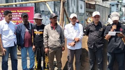 Tuntut Ganti Rugi Lahan, Ahli Waris Saanah Blokir Jalan Kapuk Pulo Hingga Ada Kepastian Pembayaran