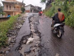 Warga Keluhkan Minimnya Perhatian Pemkab Bogor Terkait Jalan Rusak Parah di Nanggung Yang Lagi Viral