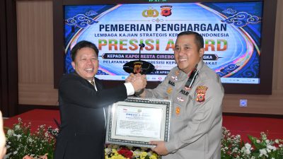 Kapolresta Cirebon Terima Presisi Award dari Lembaga Kajian Strategis Kepolisian Indonesia atas Kinerja dan Pelayanan Publik