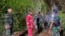Longsor dan Pohon Tumbang Tutup Jalur Bandung–Cirebon, Polres Sumedang Lakukan Penanganan Cepat