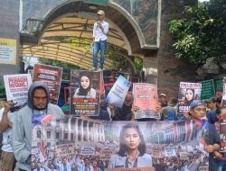 Geruduk Gedung Bundar, Puluhan Mahasiswa Teriakkan ‘Bebaskan dr. Silvi Apriani !’