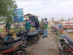 Babinsa Cikedunglor Kec trisi  Serma  Solihin  Kawal Panen Raya Demi Ketahanan Pangan