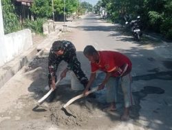 Kerja Bakti, Babinsa Kodim Ponorogo Bersama Warga Gotong Royong Bangun Mushala