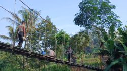 Dukung Mobilitas Warga, SatbrimobPolda Banten Revitalisasi Jembatan di Bayah