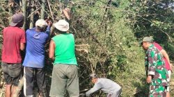 Ikut Kerja Bakti, Sarana Komsos Anggota Kodim Ponorogo Ciptakan Kemanunggalan Dengan Warga 