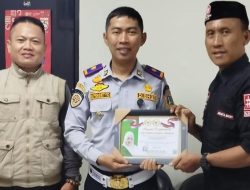 Ormas Bang Japar Silaturahmi ke Terminal Kalideres, Serahkan Piagam Penghargaan dari Fahira Idris kepada Kepala Terminal