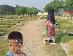 Peziarah Merasa Risih Dikawal Warga Saat Berdoa di TPU Tegal Alur, Pengelola Janji Tingkatkan Pengawasan