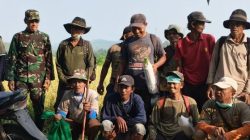 Dukung Ketahanan Pangan, Polsek Tomo Bersama Petani Basmi 51 Hama Tikus di Cipeles 