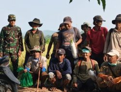 Dukung Ketahanan Pangan, Polsek Tomo Bersama Petani Basmi 51 Hama Tikus di Cipeles 