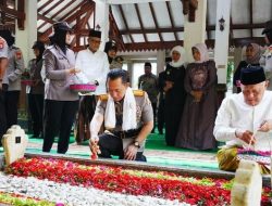 Kapolri Kenang Jejak Reformasi Gus Dur Melalui Ziarah di Tebuireng Jelang Hari Bhayangkara ke- 80