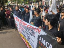 Tuntut Perubahan, Dinas Pendidikan Kabupaten Cirebon di Guncang Oleh Aksi Ratusan Massa