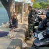 Komsos, Anggota Kodim Ponorogo Ajak Warga Jaga Kebersihan Lingkungan