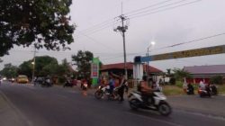 Hadir Menjaga Ketertiban di Awal Hari Personil Polsek Dukupuntang Atur Lalu Lintas Wujud Kepedulian Demi Keselamatan Bersama  