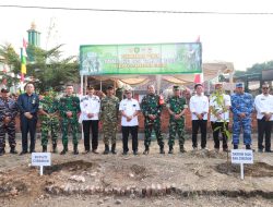 Hijaukan Bumi, Wujudkan ketahanan Lingkungan : Dandim 0620/Kab. Cirebon dan Bupati Cirebon Tanam Pohon Dalam TMMD ke 129
