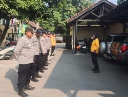 Tanamkan Kedisiplinan dan Semangat Pengabdian, Kapolsek Ciwaringin Pimpin Apel Pagi dan Serah Terima Jaga