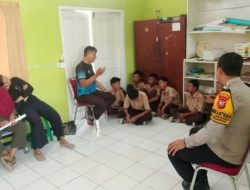Damaikan dan Bimbing Menuju Jalan Damai Bhabinkamtibmas Lungbenda Fasilitasi Penyelesaian Masalah Perkelahian Pelajar