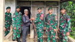 Gencarkan Kegiatan Komsos, Satgas Pamtas Yonarmed 13/Nanggala Terima Penyerahan Sukarela Senjata Api Rakitan dan Munisi dari Warga