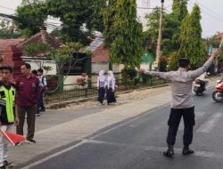 Pelayanan Pagi Polsek Beber Hadir di Tengah Keramaian Wujudkan Keselamatan Pelajar dan Pengguna Jalan