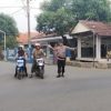 Hadir di Jam Sibuk, Berikan Pelayanan Prima: Personel Polsek Gegesik Laksanakan Gatur Lalin Pagi di Titik Strategis  