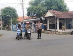 Hadir di Jam Sibuk, Berikan Pelayanan Prima: Personel Polsek Gegesik Laksanakan Gatur Lalin Pagi di Titik Strategis  