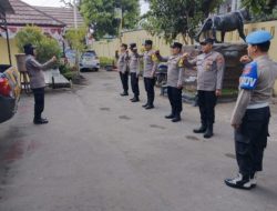 Meneguhkan Disiplin dan Kesiapan Kapolsek Ciwaringin Pimpin Apel Pagi serta Serah Terima Tugas Jaga Mako