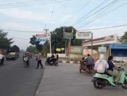 Polsek Ciwaringin Hadirkan Pelayanan Prima di Pagi Hari Wujudkan Rasa Aman Bagi Pelajar dan Seluruh Pengguna Jalan