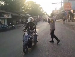 Menata Langkah Pagi Demi Keselamatan Bersama: Polsek Lemahabang Atur Lalu Lintas di Pertigaan Cipeujeuh, Cegah Kemacetan, Laka Lantas, dan Tawuran Pelajar