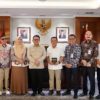 Demi Kesehatan Seluruh Warga Kuningan Wabup Tuti Andriani Dampingi Bupati, Sampaikan Isu Krusial ke Kepala Staf Kepresidenan