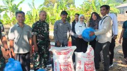Dukung Ketahanan Pangan TMMD Ke-129, Kodim 0620/Kab. Cirebon Bersama DKPP Salurkan 1.200 Bibit Lele dan 60 Kg Pakan untuk Warga Desa Luwung Kencana