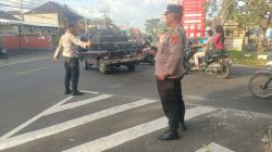 Kapolsek Mengwi Pantau Arus Lalu Lintas dan Awasi Personel Pengaturan di Simpang Wiros