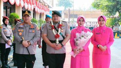 Penuh Haru dan Kekeluargaan, Polresta Cirebon Gelar Upacara Penyerahan Jabatan dan Pelepasan AKBP Eko Munarianto