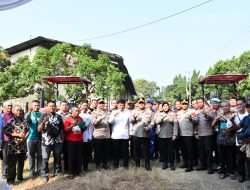Kapolresta Cirebon Serahkan Bantuan Alsintan Kementan kepada Kelompok Tani, Perkuat Swasembada Pangan Nasional