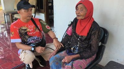 Hadir hingga Pintu Rumah, Pelayanan Kesehatan Satgas TMMD ke-129 Kodim 0620/Kab. Cirebon Beri Kepedulian Nyata bagi Warga Luwung Kencana