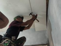 Rumah Semakin Nyaman, Satgas TMMD ke-129 Kodim 0620/Kab. Cirebon Tuntaskan Tahap Pemasangan Plafon RTLH Ibu Wartiyem
