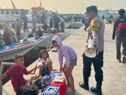Polsek Kawasan Sunda Kelapa Perkuat Pelayanan dan Pengamanan Wisatawan Kepulauan Seribu di Dermaga Kali Adem