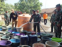 TNI Hadir di Tengah Kesulitan Warga, Kodim 0614/Kota Cirebon Salurkan Air Bersih
