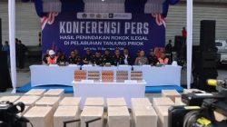 Kapolres Tanjung Priok Hadiri Konferensi Pers, 8,96 Juta Batang Rokok Ilegal Diamankan di Pelabuhan Tanjung Priok, Negara Berpotensi Rugi Rp.6,68 Miliar