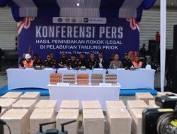 Kapolres Tanjung Priok Hadiri Konferensi Pers, 8,96 Juta Batang Rokok Ilegal Diamankan di Pelabuhan Tanjung Priok, Negara Berpotensi Rugi Rp.6,68 Miliar