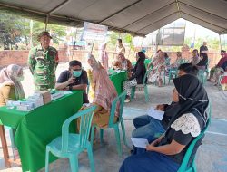 Wujud Kepedulian kepada Masyarakat, TMMD ke-129 Kodim 0620/Kabupaten Cirebon Berikan Pengobatan Gratis di Desa Luwung Kencana