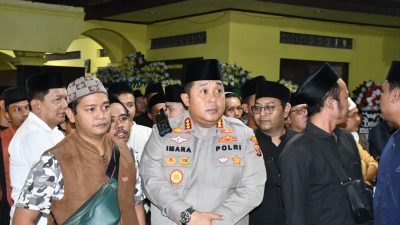 Kapolresta Cirebon Takziah ke Rumah Duka Sesepuh Pondok Buntet Pesantren Almarhum KH. Hasanuddin Kriyani
