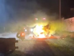Warga Jagabaya Blokade Jalan Raya, Tuntut Penyiraman Rutin untuk Atasi Polusi Debu