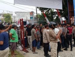 AKSI 18 KELOMPOK TANI DI ASAHAN BERUJUNG RICUH, MASSA MENGAKU LUKA DAN DUA KACA MOBIL PECAH